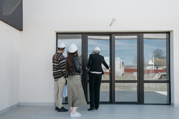 How does the presence of a conservation area influence property prices in Bath?